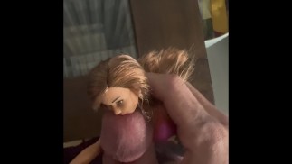 Barbie拿大鸡巴和射精