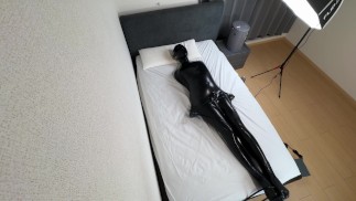 带眼罩的真空约束💜装置的逃生游戏