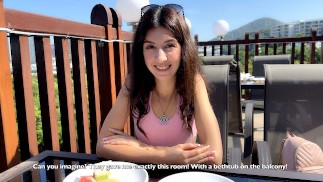 Hot黑发在酒店餐厅与陌生人争吵后被狠狠地操