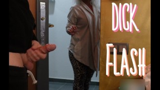 鸡巴闪光 打扫建筑物的女人抓住了变态抽搐并给打手枪，4k