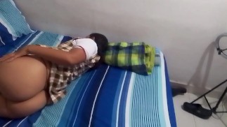 LE FOLLO EL CULO A LA NALGONA DE MI HIJASTRA Y LO DEJO LLENO DE SEMEN