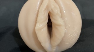 Je baise sa grosse chatte fleshlight jusqu’à l’ejaculation