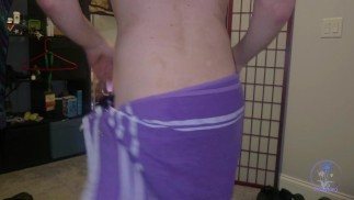 毛巾紫色舞蹈直边 Cat 说让这个 Booty 翻牌晃来晃去的特写鸡巴