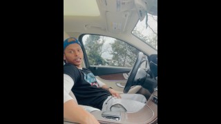 在车里抚摸我的大鸡巴