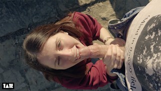 陌生人在公共场合口交后射进我的喉咙 - little arden