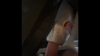 在我的越野车上驼背