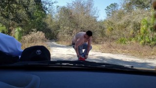 这是我在光天化日之下在土路上拍摄的第一个公开展览视频之一！