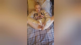 Vea Chevelle tries inflatable dildo