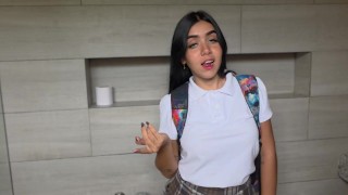 Profesor y su estudiante entran al baño del colegio a coger