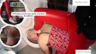 从我脚下的被戴绿帽的奴隶到羞辱的厕所舔者 - 朱莉亚女主人